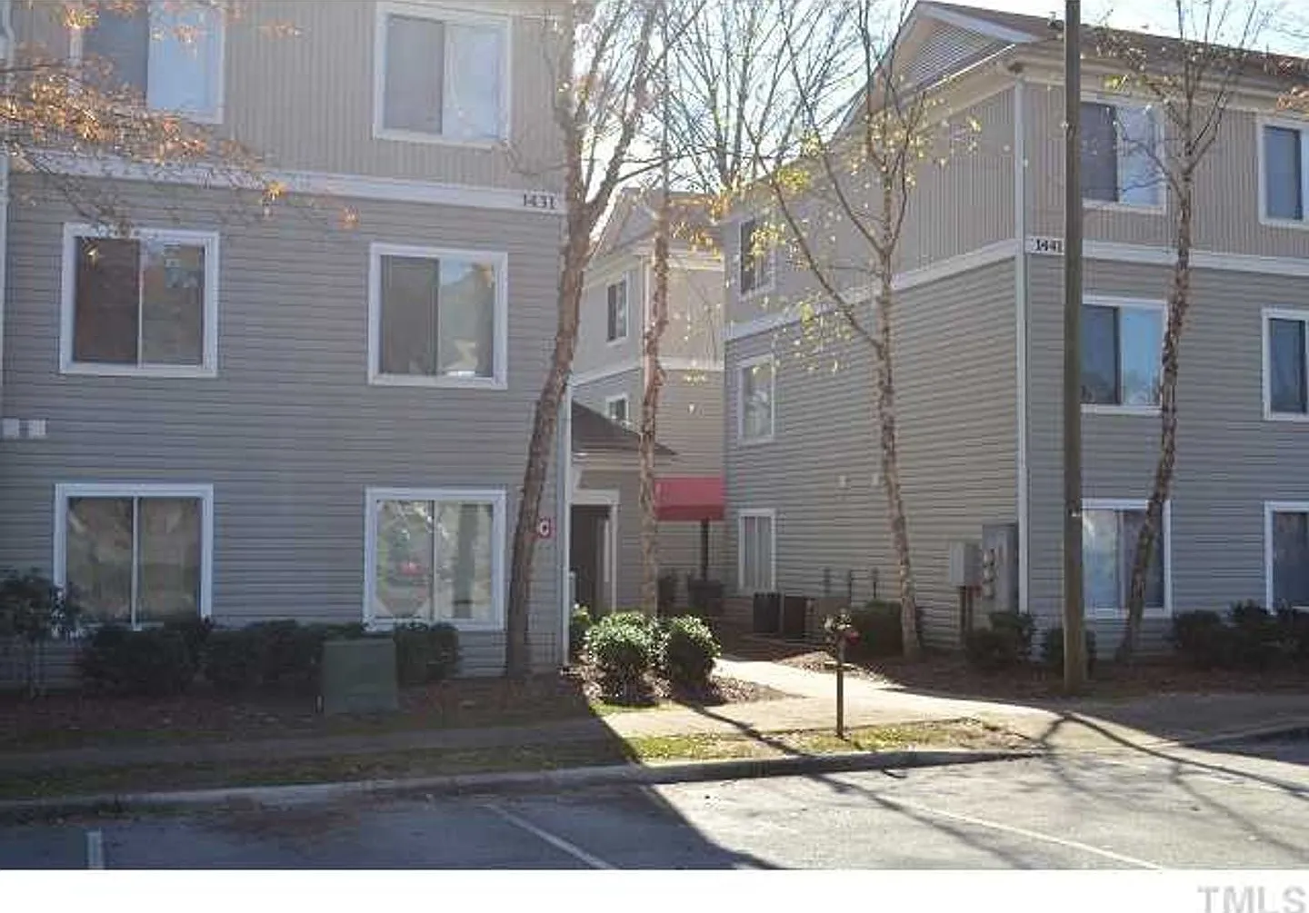 Room in 4 Bedroom Home at Collegiate Cir — Photo 2