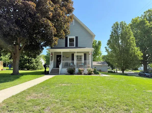 202 17th Ave, Sterling, IL 61081