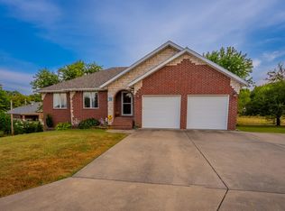 660 Sedona Ct, Marshfield, MO 65706