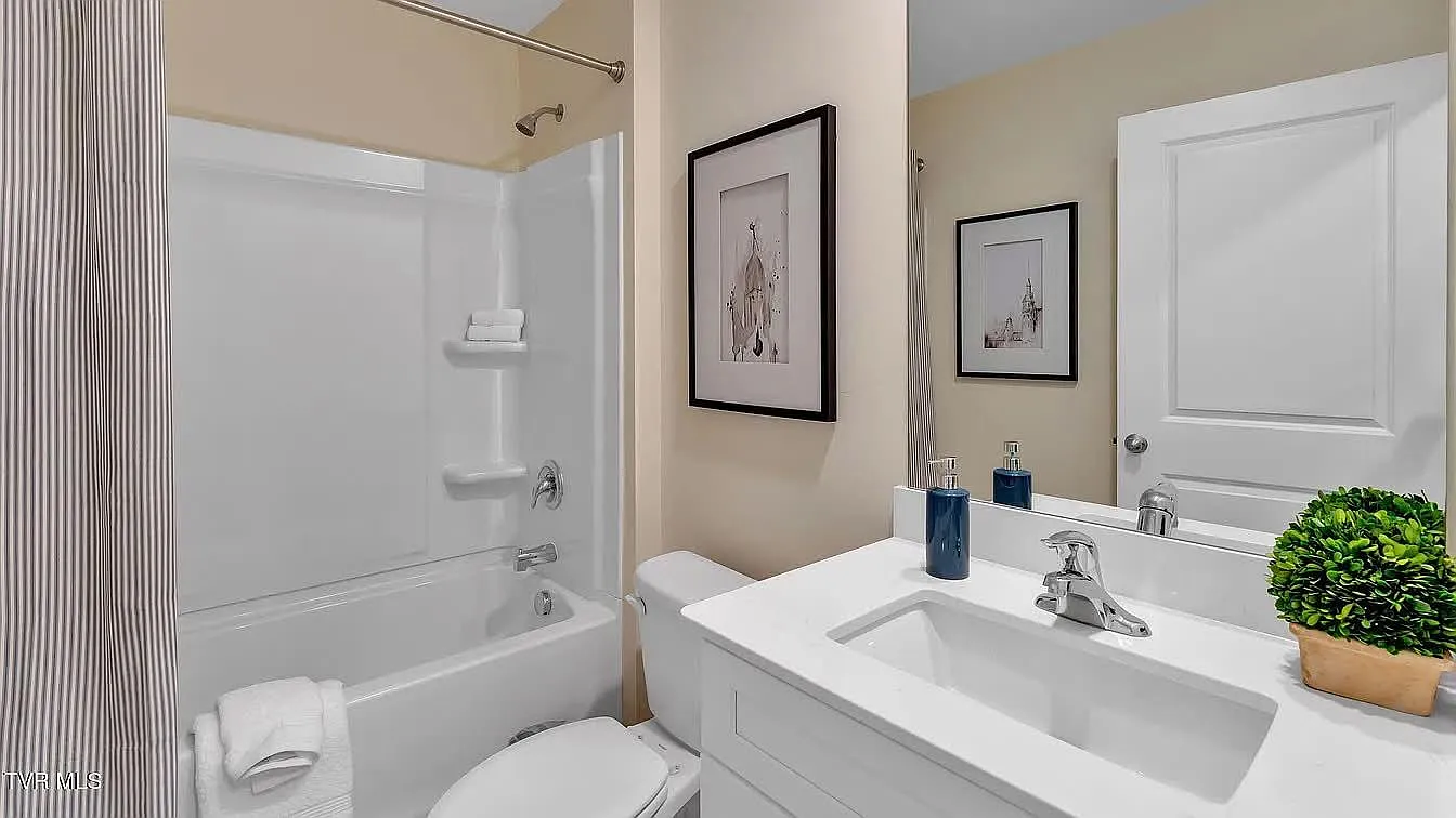 202 Wisteria Dr — Photo 2