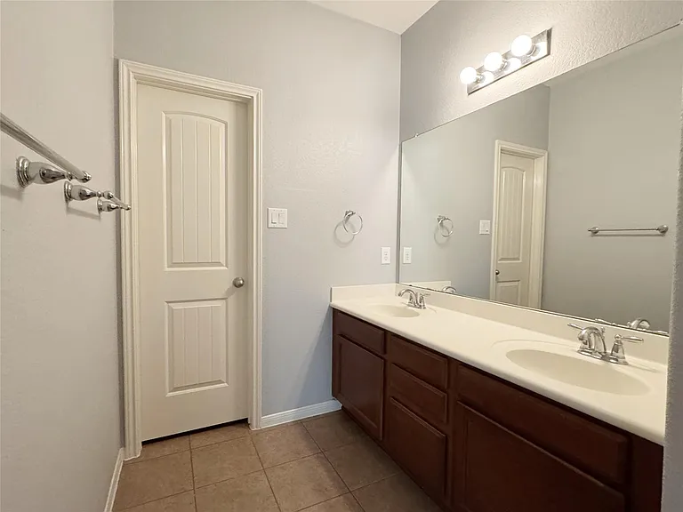 1050 Forest Haven Ct — Photo 10