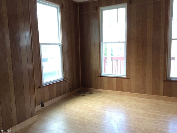 3rd image of 407 Warren St