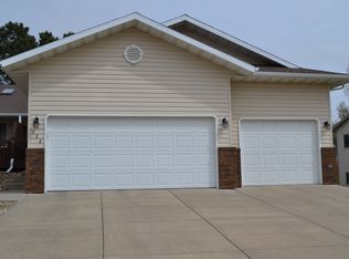 122 E Edmonton Dr, Bismarck, ND 58503