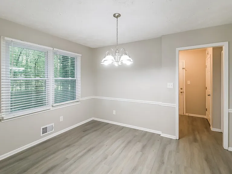 275 Oak St — Photo 8