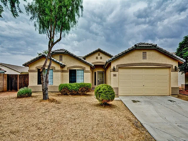 4 bed, 2.0 bath, 2074 sqft, $2,195 — Photo 1