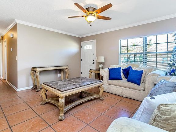 5th image of 704 Bunker Ln