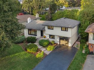 257 Strathcona Dr, Burlington, ON L7L 2C9