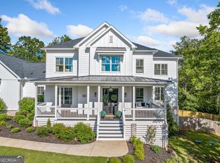 200 Whispering Pines Dr, Woodstock, GA 30188