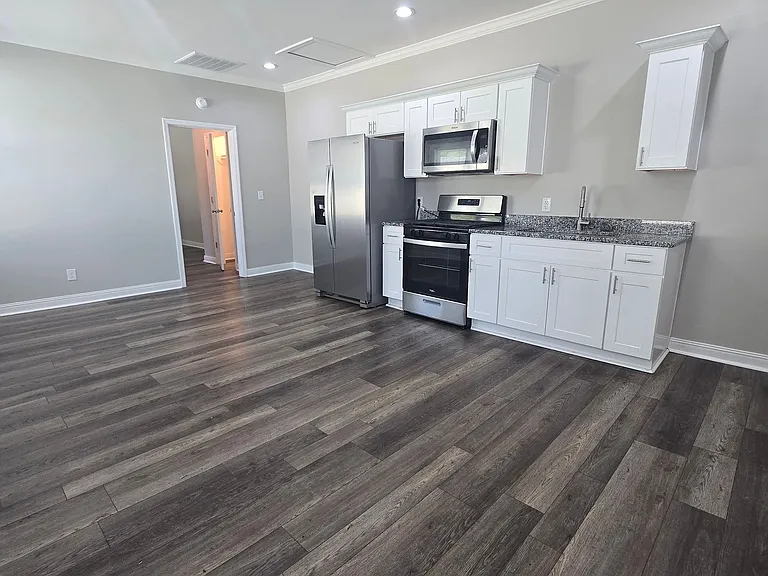 234-236 W Winchester St — Photo 3