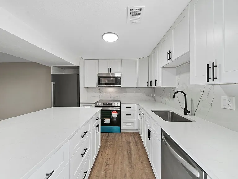 6366 1/2 Julian St — Photo 4