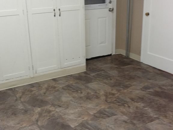 large muroom/laundry room Washer and dryer included