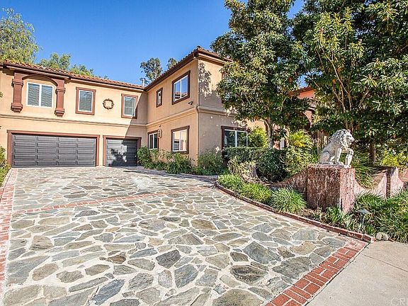 2nd image of 5056 Calabasas Pkwy