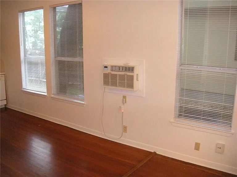1607 Palma Plz #B — Photo 9
