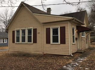 1833 SW Cherokee St, Topeka, KS 66606