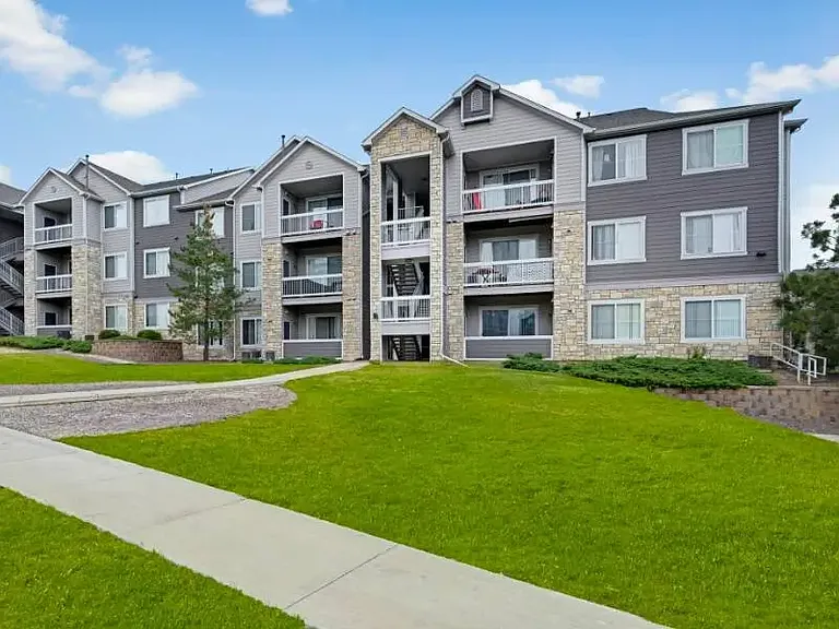 Reserve At Thornton — Photo 13