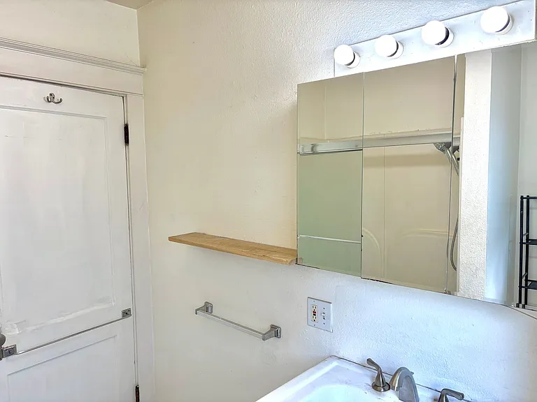 3832-3834 N Albina Ave — Photo 16