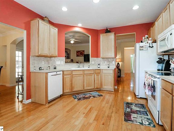4th image of 719 Thistlewood Dr