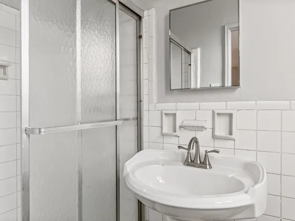 140-15 Holly Avenue image 12 of 14