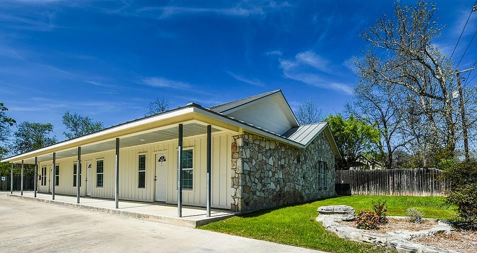 714 Clay St, Kerrville, TX 78028