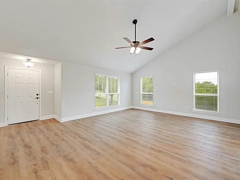 21502 Paine Ave — Photo 7