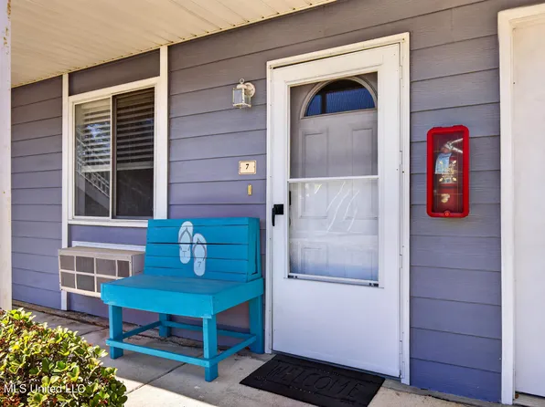1664 Beach Blvd #7, Biloxi, MS 39531