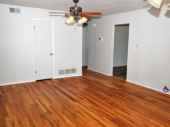 3rd image of 600 Prairieview Dr