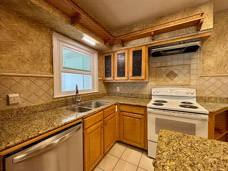 2382 Elm Dr — Photo 12