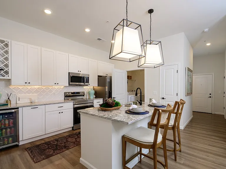 Kempton Apartments — Photo 32