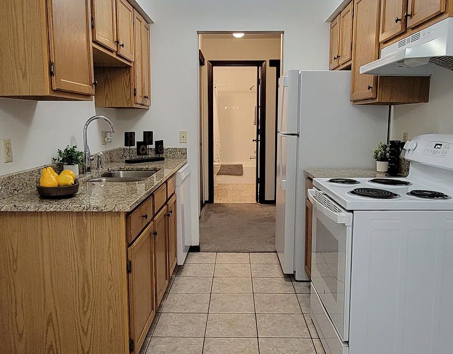 Kitchen layout with tan granite counter tops, Apt 107