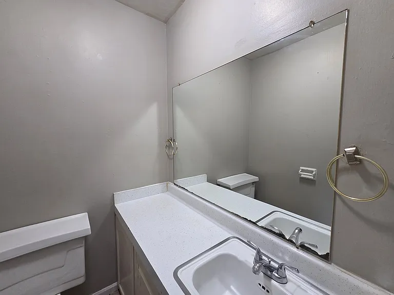 3021 Ashwood St — Photo 15