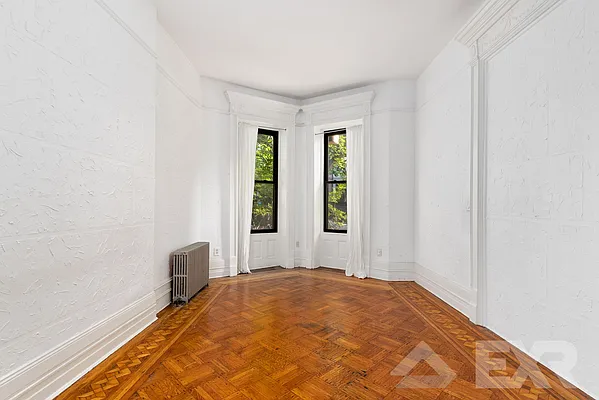 Rented by EXR | media 18