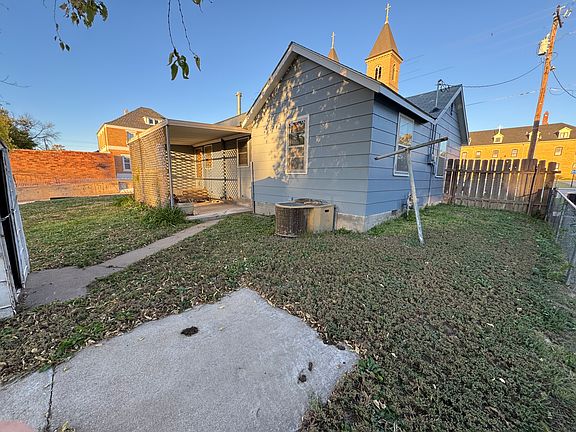 2nd image of 815 Cathedral