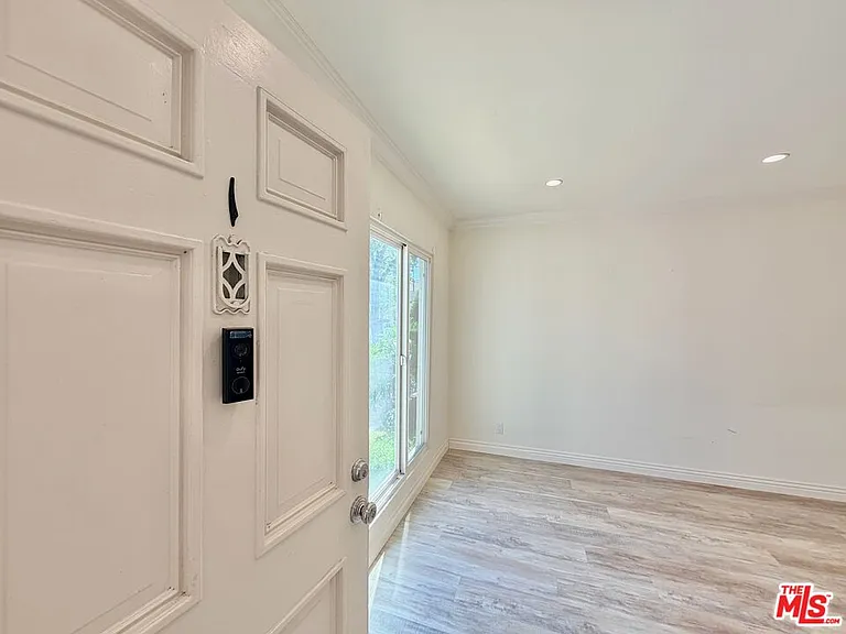 124 N Pass Ave #1 — Photo 2