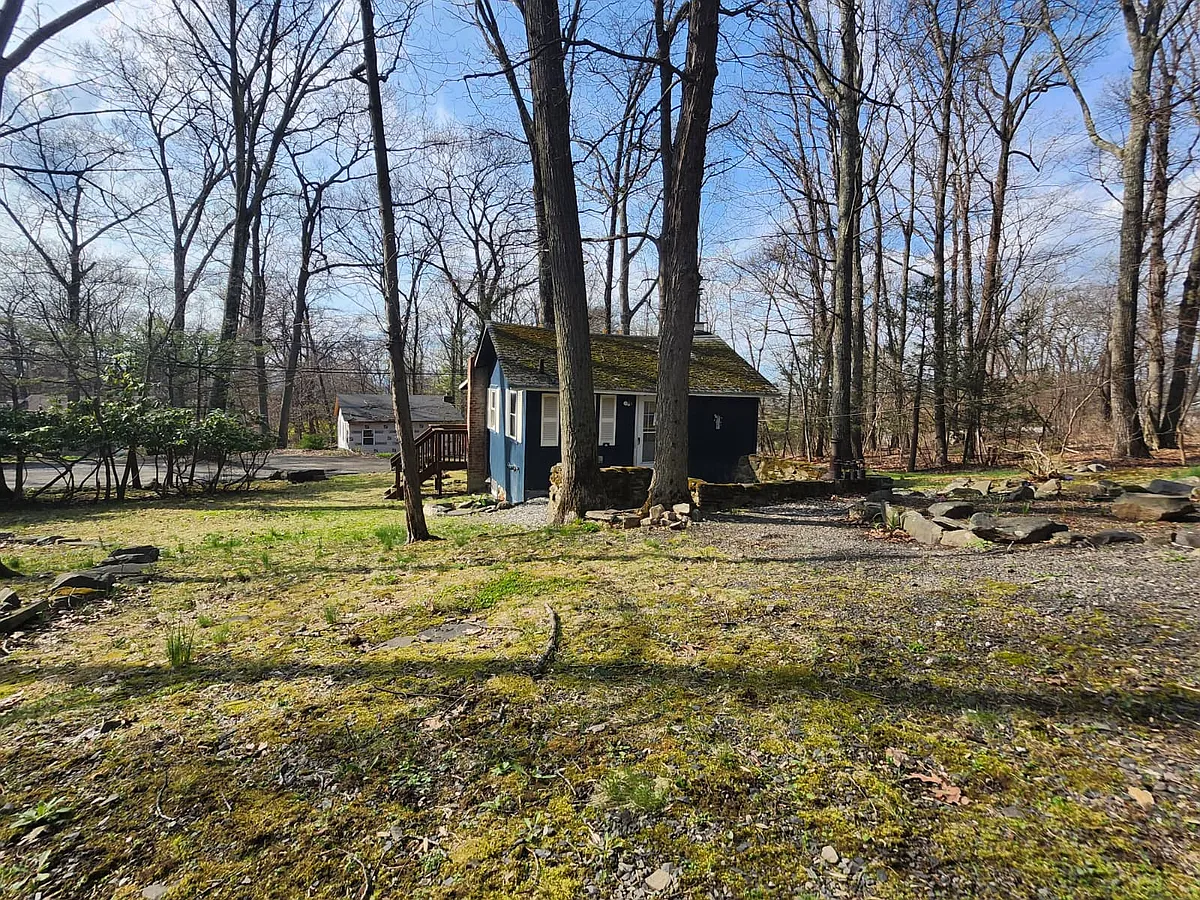 Building Photo - 5 Woodland Cir S