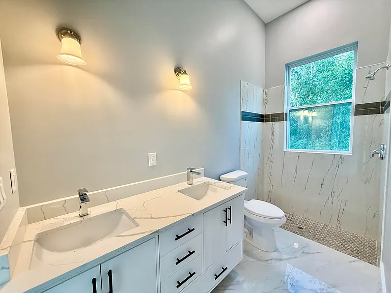 675 NE Moss Rose Pl — Photo 13