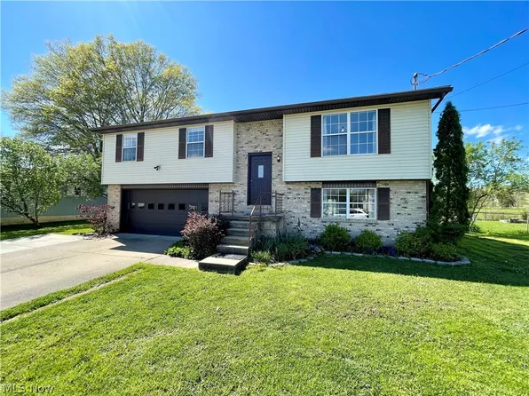 370 Lincoln Dr, Mineral Wells, WV 26150