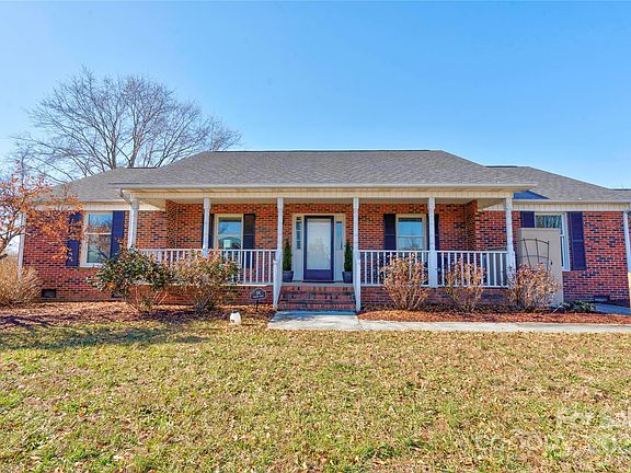 3rd image of 116 Country Creek Dr
