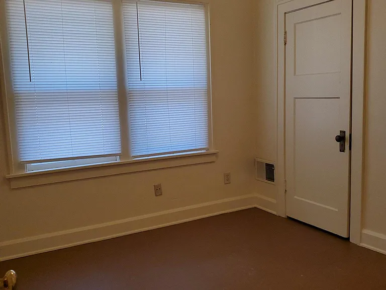 8x10 - Middle Bedroom