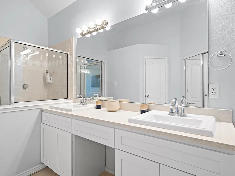 8205 Steamers Ln — Photo 13