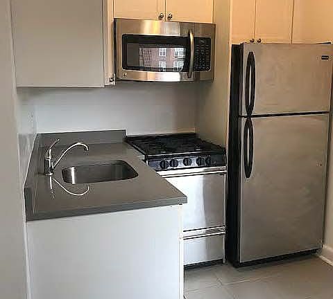 2nd image of 3135 Crescent St APT 6A