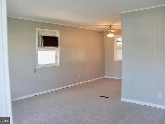 4th image of 4914 Upland Dr