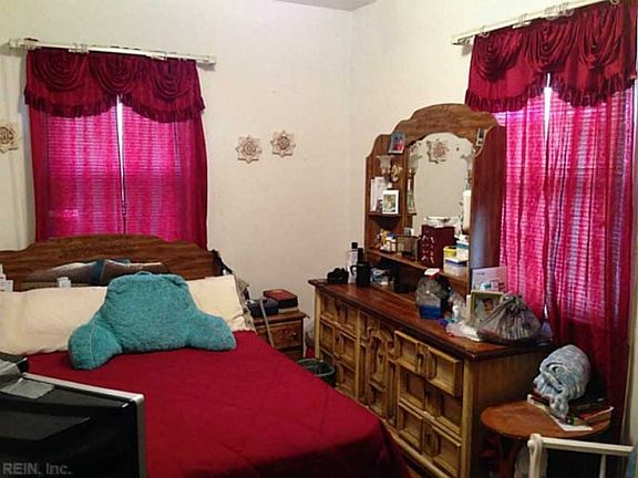 3rd image of 2725 Bagley St