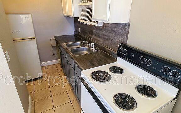 4th image of 1 Ellis Dr #A