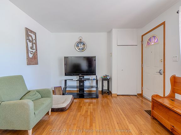 5th image of 174 Princess St E