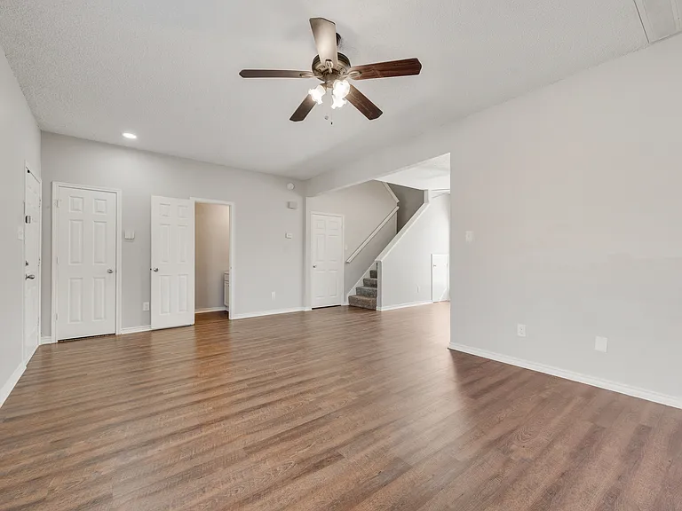 9406 Chimneywood Dr — Photo 5