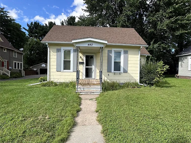 440 Summit Ave — Photo 1