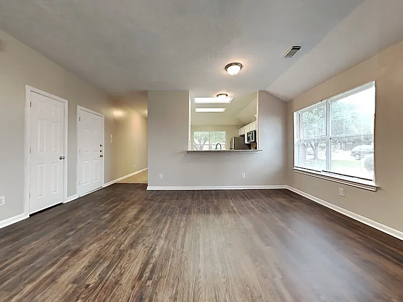 3 bed, 2.0 bath, 1528 sqft, $1,725 — Photo 3