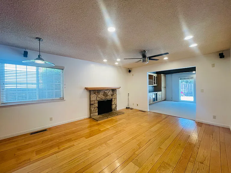 1150 Stafford Dr — Photo 15