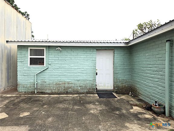 3rd image of 503 E Dallas Ave