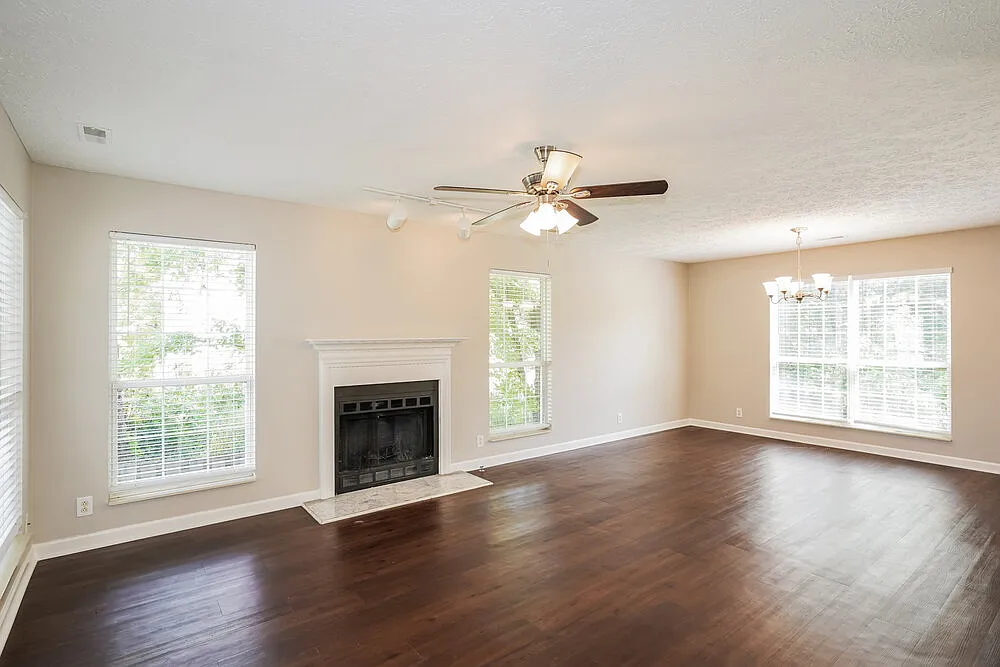 3 bed, 2.5 bath, 1852 sqft, $2,330 — Photo 4